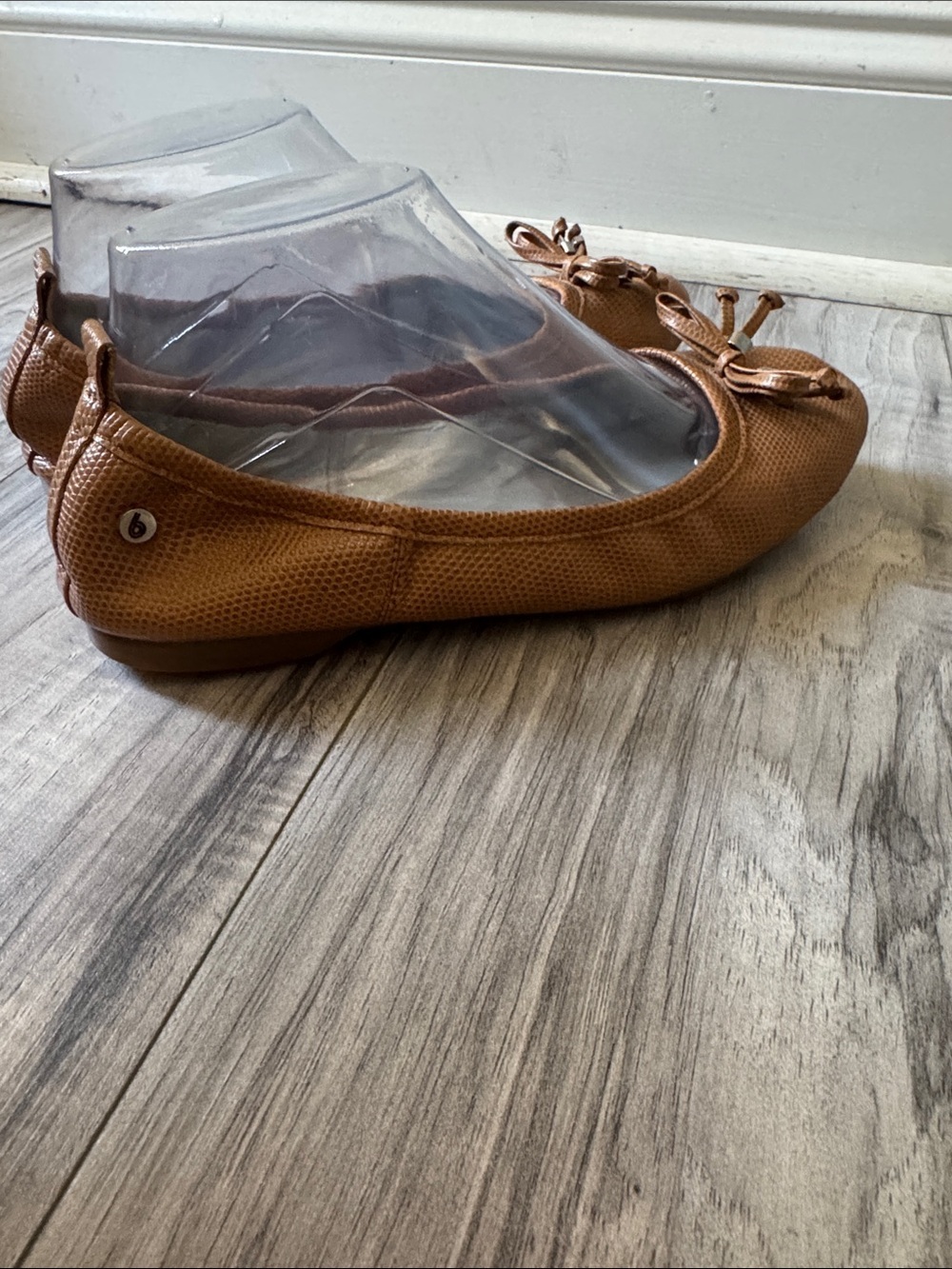 Women’s Tan Ballet Flats with Bow Accent leather 37